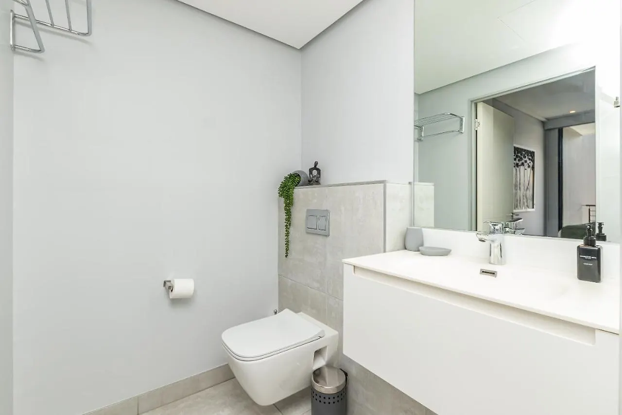 Beautiful Family Apartment With Amazing Views @ 16 On Bree Cape Town