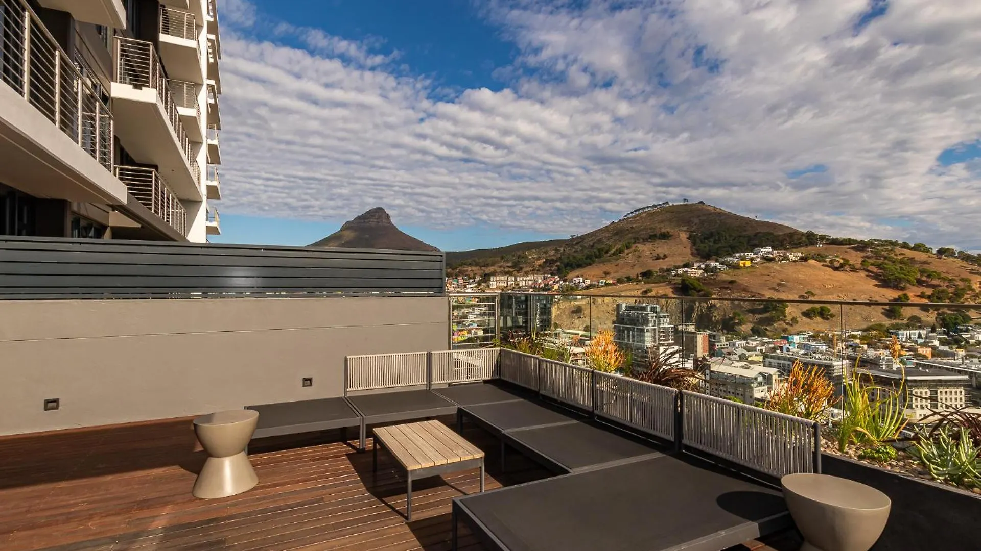 Beautiful Family Apartment With Amazing Views @ 16 On Bree Cape Town