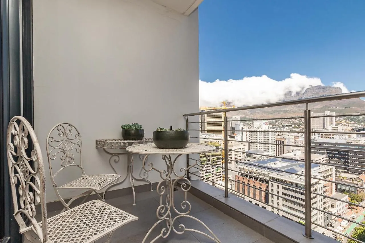 Beautiful Family Apartment With Amazing Views @ 16 On Bree Cape Town