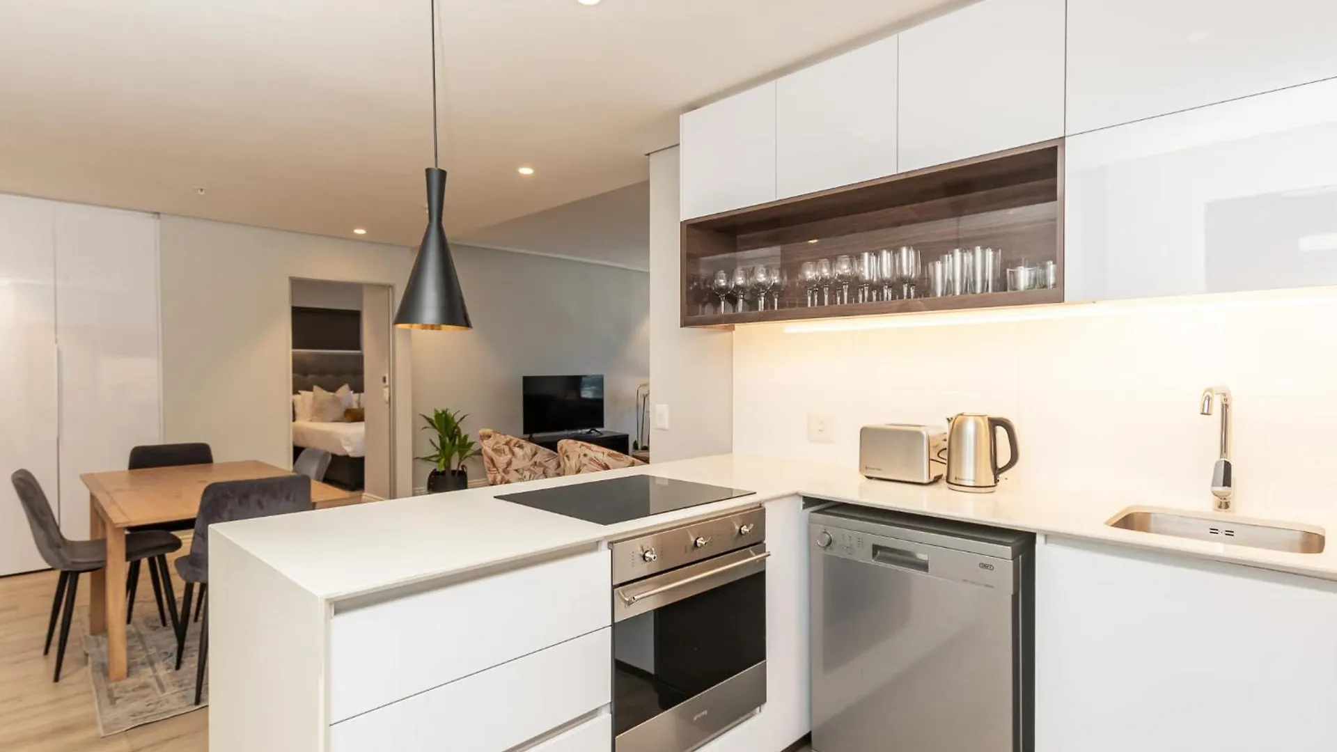 Beautiful Family Apartment With Amazing Views @ 16 On Bree Cape Town