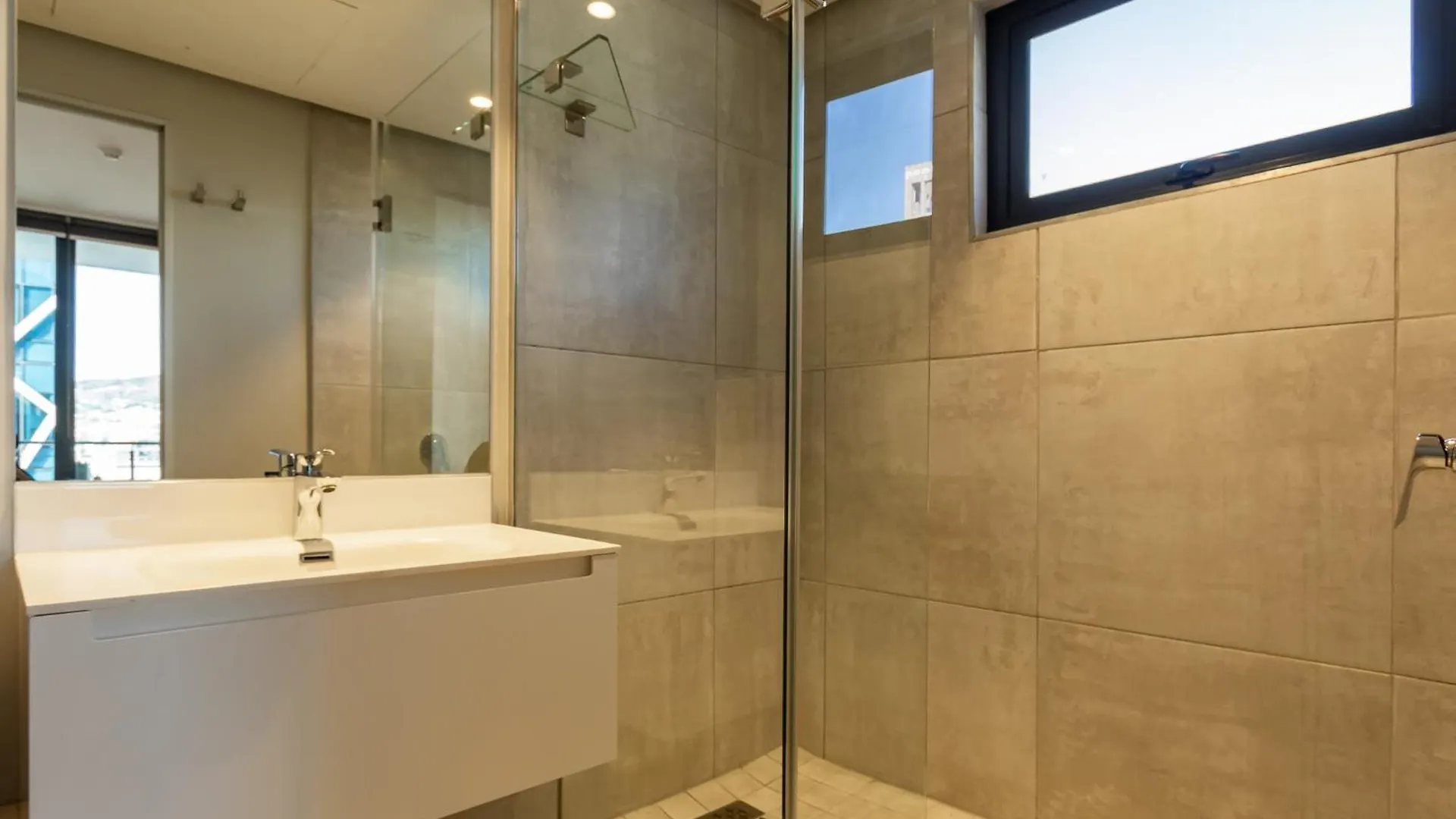 Beautiful Family Apartment With Amazing Views @ 16 On Bree Cape Town South Africa