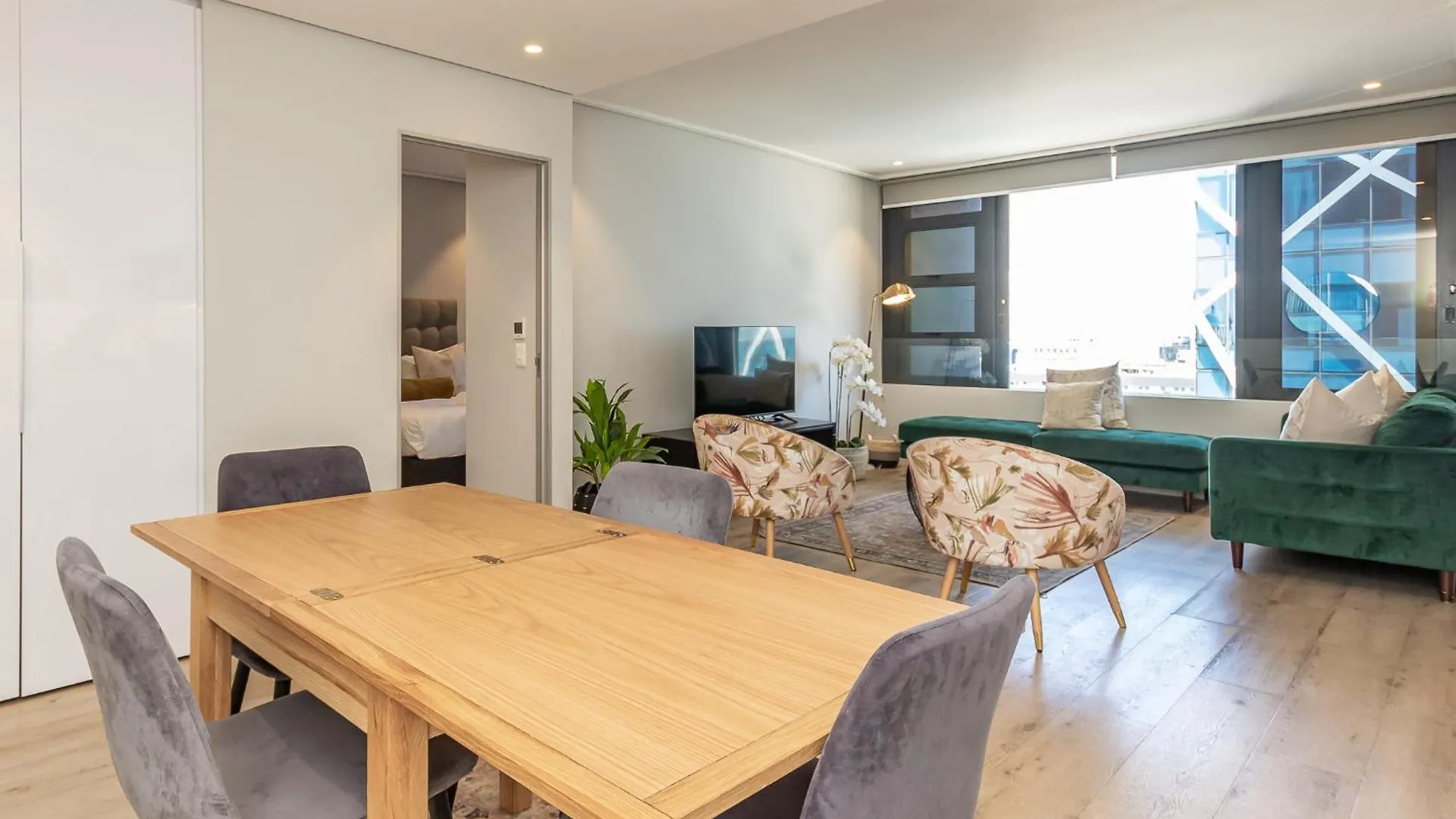 Beautiful Family Apartment With Amazing Views @ 16 On Bree Cape Town