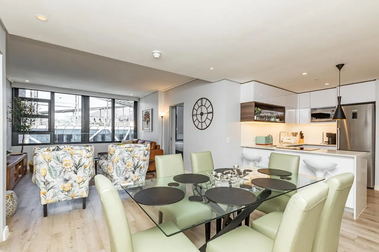 Beautiful Family Apartment With Amazing Views @ 16 On Bree Città del Capo