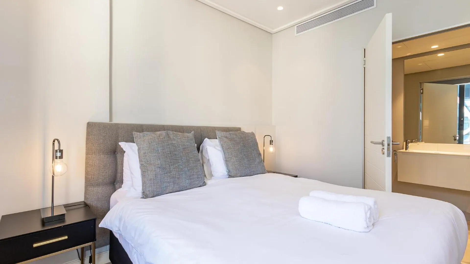 Beautiful Family Apartment With Amazing Views @ 16 On Bree Città del Capo